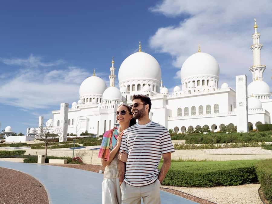 2-Day City Tour: Dubai & Abu Dhabi + Yacht Experience - Sheikh Zayed Grand Mosque visit, what 90 minutes buys you