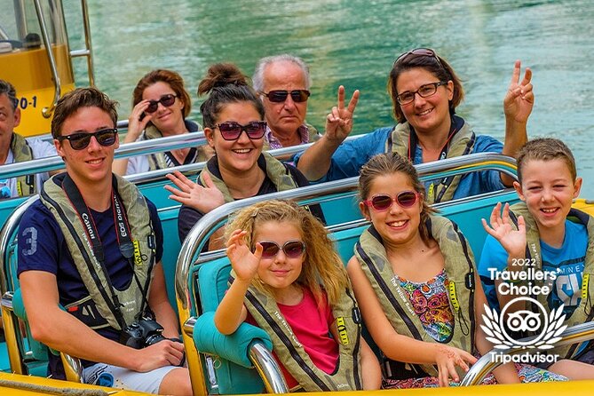 45-Minute Thrilling Speedboat Tour to Atlantis Hotel - How the onboard guidance improves your photos and your understanding