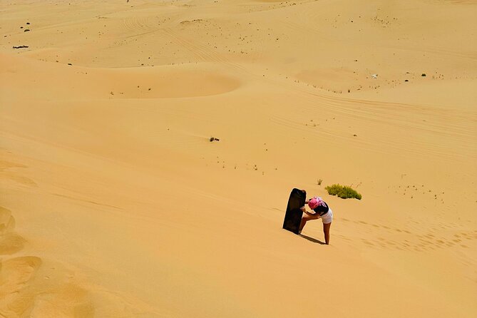 Abu Dhabi: 4x4 Desert Safari and Sandboarding. - Sandboarding plus quad bikes: choose your thrill level