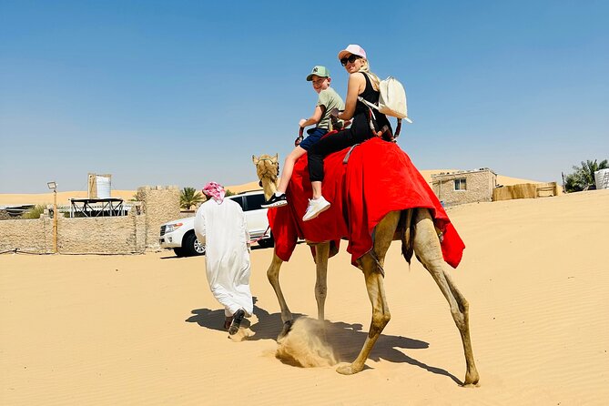 Abu Dhabi: 4x4 Desert Safari and Sandboarding. - BBQ dinner, belly dancing, shisha, and henna in the desert camp