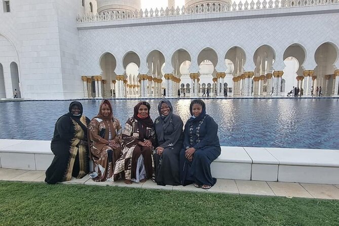 Abu Dhabi City Tour From Dubai - Dates Market and Carpet Market: Snack, Browse, Bargain Wisely