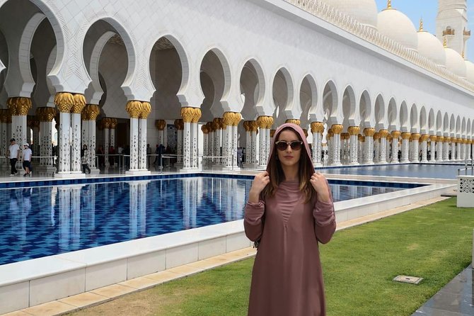 Abu Dhabi City Tour (Grand Mosque & Qasr Al Watan) - Sheikh Zayed Grand Mosque: dress code rules you should take seriously