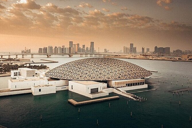 Abu Dhabi City Tour in 4x4 Private Vehicle - Dates Market: the sweet-shopping stop that fits into a full day