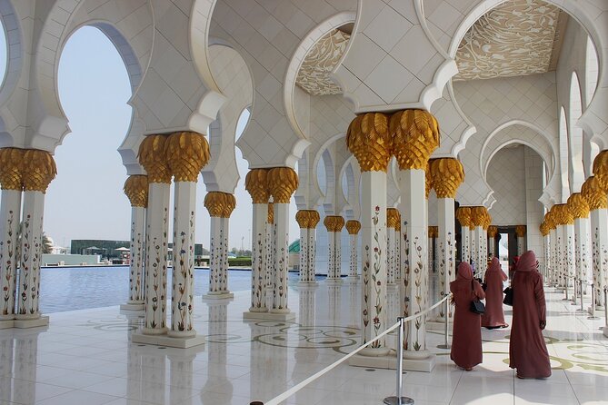 Abu Dhabi City Tour of Grand Mosque, Palace, Louvre, and Ferrari - How the private guide changes the day (and the small comforts)