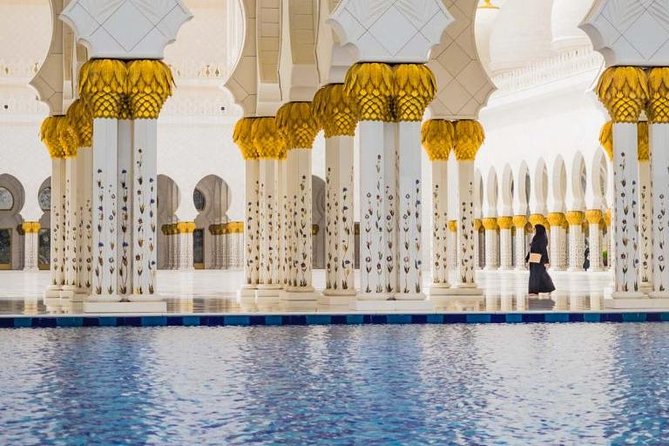 Abu Dhabi City Tour with Ferrari world Combo - Transfers, Comfort, and Group Size on the Road