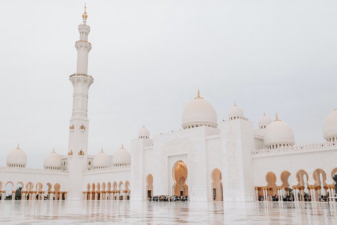 Abu Dhabi Half Day City Tour Sharing Experience - Stop 1: Sheikh Zayed Grand Mosque, The Real Main Event
