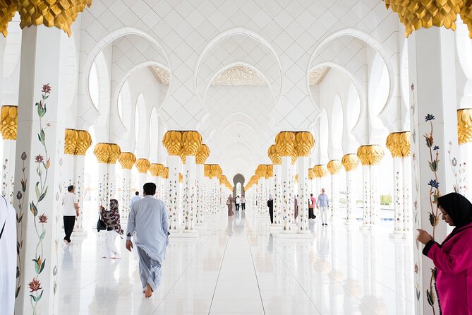 Abu Dhabi Mosque and Louvre Museum with Lunch from Dubai - Yas Mall lunch stop: a simple break that keeps the day moving