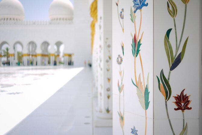 Abu Dhabi Sheikh Zayed Grand Mosque Private Tour - Dress code and abaya rules: the part you must plan before you go
