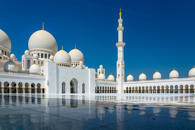 Abu Dhabi Sheikh Zayed Grand Mosque Private Tour - Arrival at the mosque center: what to notice in the first minutes