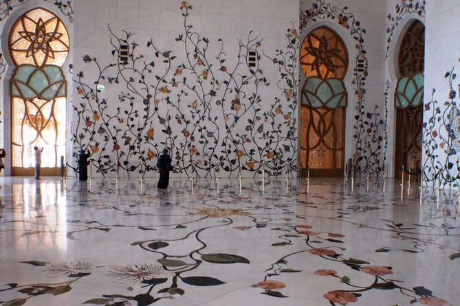 Abu Dhabi - Sheikh Zayed Grand Mosque Tour In A Private Vehicle - What to expect from the guides and how that helps your visit