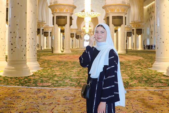 Abu Dhabi Sheikh Zayed Mosque Half-Day Guided Tour from Dubai - A guided walk through the prayer hall and highlights