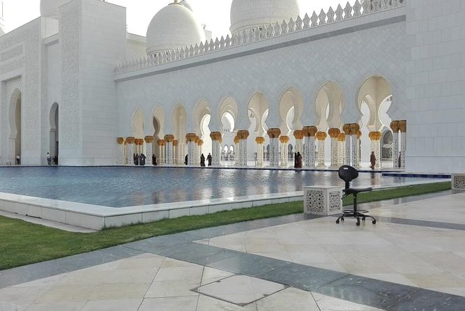 Abu Dhabi Sightseeing with Sheikh Zayed Grand Mosque & Louvre Abu Dhabi Private - Marina Mall free time: plan lunch without forcing the day