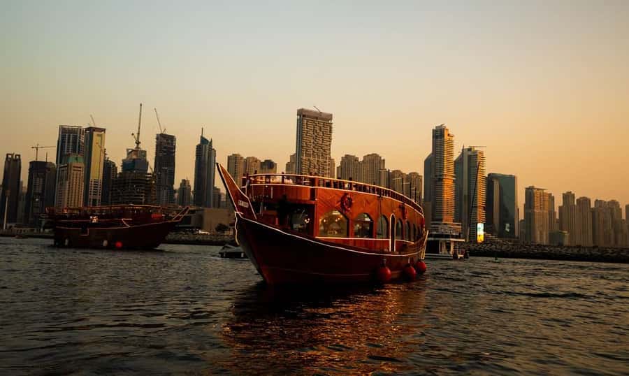 Best 5-Star Dhow Dinner Cruise Dubai Marina Jack Sparrow - Getting what you want from the night: photo and timing tips