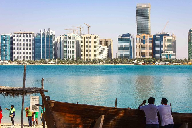 Best Attractions of Abu Dhabi City Day Trip from Dubai - Pickup, guides, and how the small group affects your day