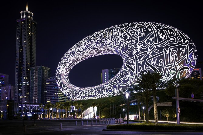 Big Bus Dubai Open Top Night Tour - Audio Commentary in 6 Languages: Useful, Not Just Background Noise
