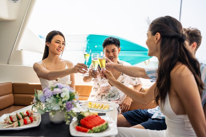 Burj Al Arab: 2-Hour Yacht Tour with BBQ Dinner and Drinks - Key things that make this cruise worth your time