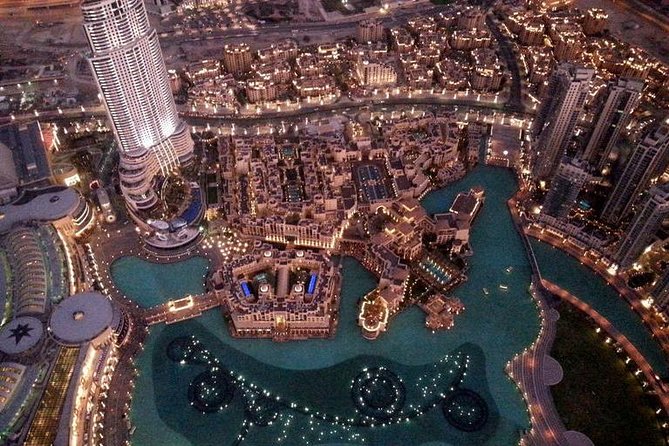 Burj Khalifa Level 124 'At the Top' Entrance Ticket with One-way Transfer - Seating, crowds, and the photo and gift-store side of the experience