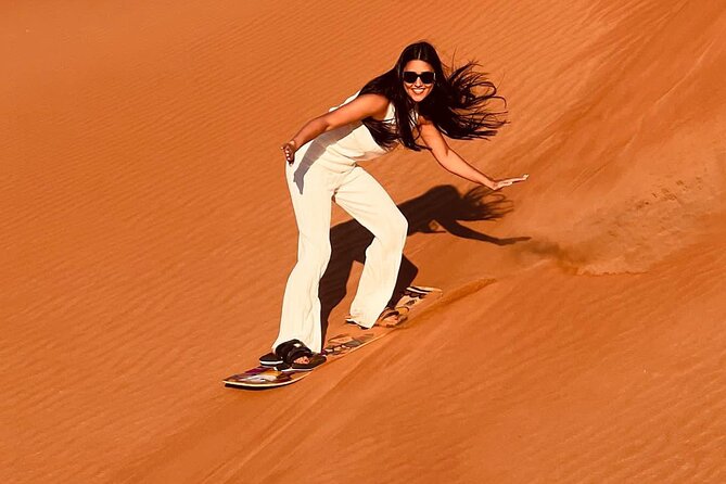 Desert Safari Dubai Red Dunes Safari With Live BBQ Buffet Dinner - Dune Bashing and the 10-Minute Photo Stop: How the Timing Feels