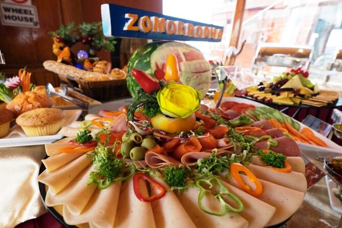 Dhow Cruise Dinner on Dubai Creek - Live music and a colorful dance show