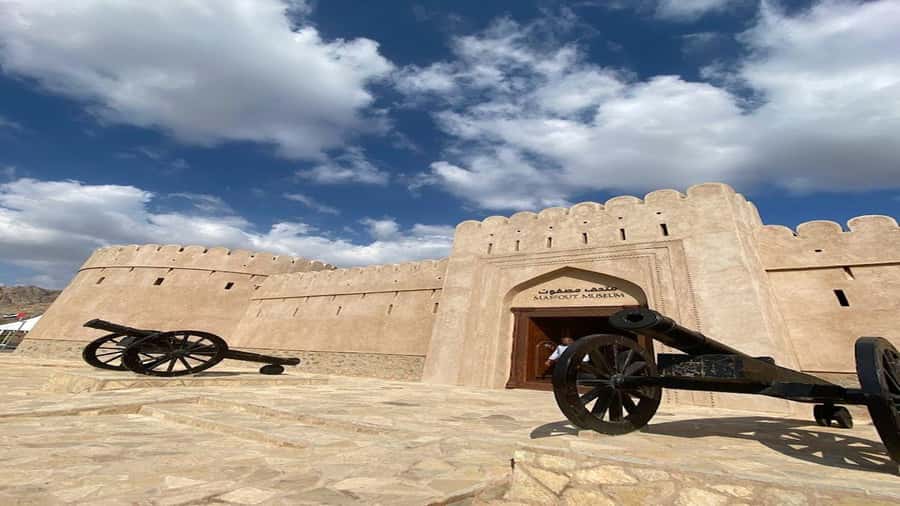Discover Hatta Hidden Gem Private Tour with Kayaking & Honey - What the guides add to the day