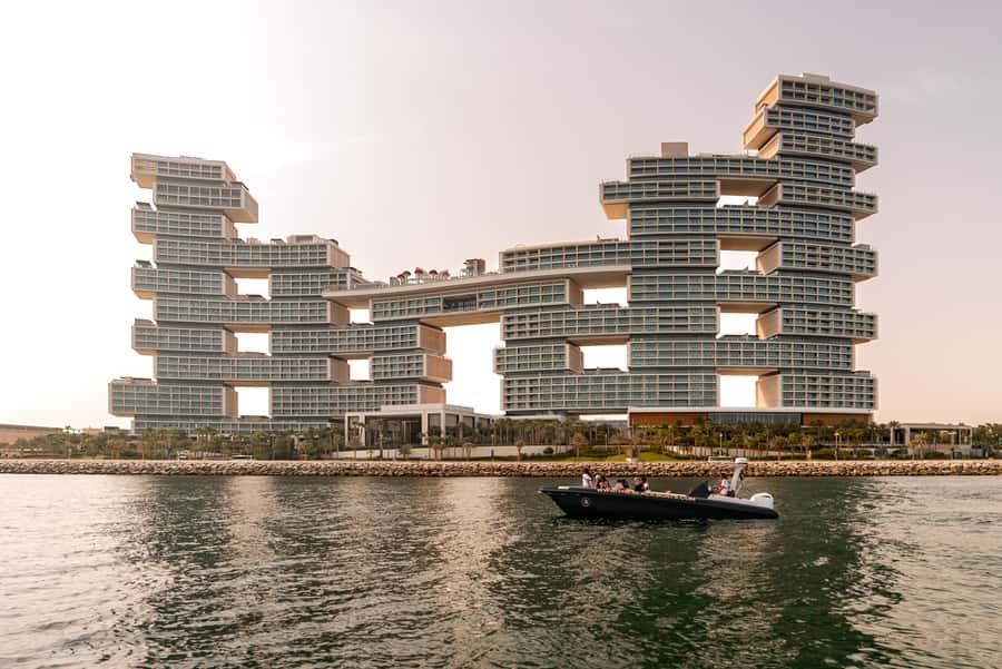 Dubai: 100-Min Speed Boat Tour, Atlantis & Burj Al Arab View - Dubai Marina Yacht Club to first views: what the start feels like