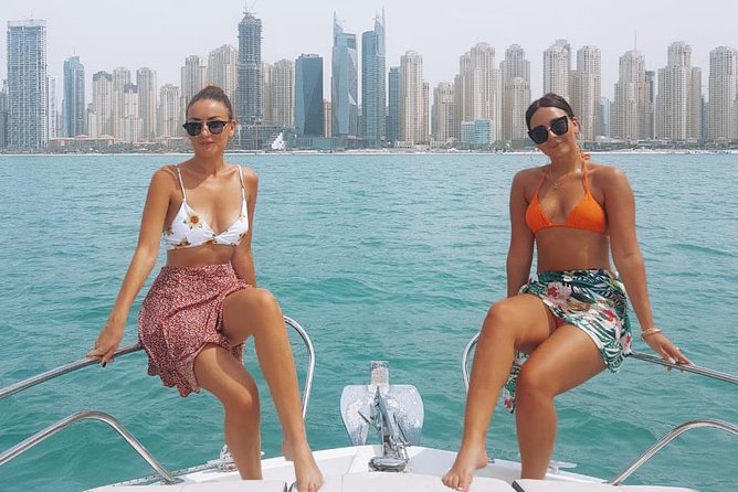 Dubai 1h Sea escape: little get away! - Captain Sharathi and the personal, photo-friendly vibe