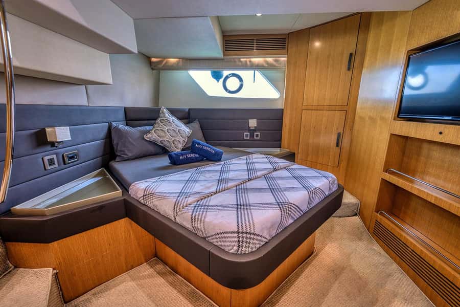 Dubai: 2-Hour Private Yacht Cruise around Burj Al-Arab - Daytime Views vs Evening Lights: When the Landmarks Turn On