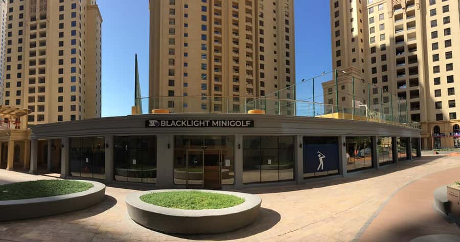 Dubai: 3D Glow-in-the-Dark Blacklight Mini Golf Experience - Your starter kit: putter, ball, and 3D glasses
