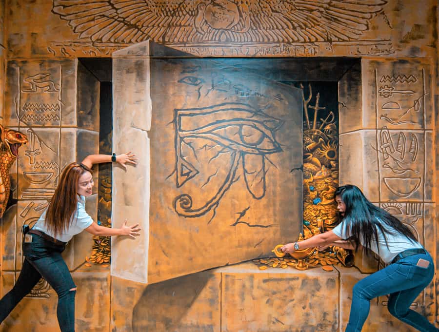 Dubai: 3D World Trick-Art Selfie Museum Entrance - Staff support that actually helps you get the shot