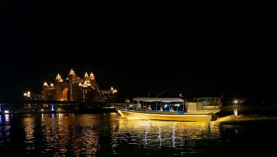 Dubai: Abra Boat Tour in Atlantis, Palm, Ain Dubai & Marina - Dubai Marina Mall and the return through the Marina