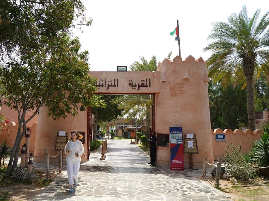 Dubai & Abu Dhabi: 2-Day Tour with Desert Safari - Day 2 in Dubai: Creek heritage, souks, and skyline photo stops