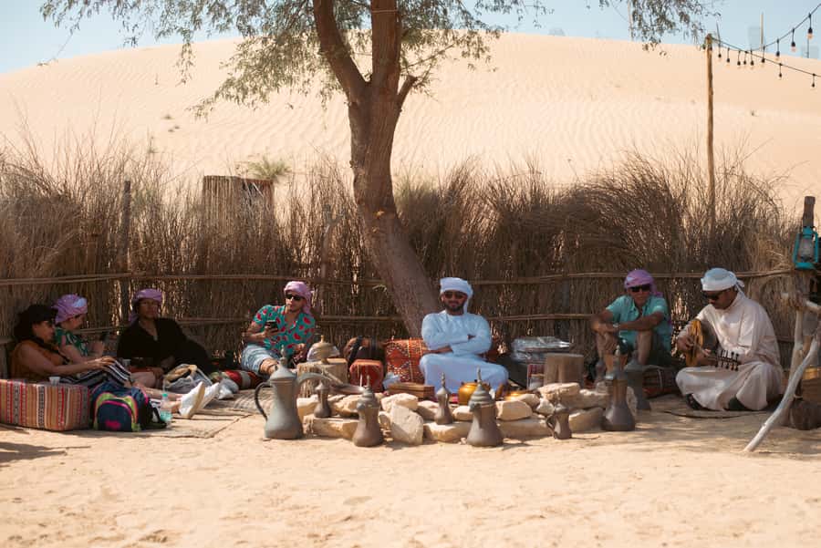 Dubai: Al Marmoom and Al Qudra Lakes Guided Tour with Dinner - Pickup, timing, and the Vintage G-class ride