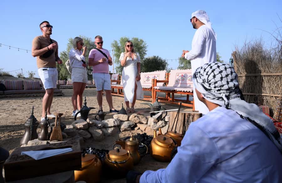 Dubai: Al Marmoom Oasis Horse Riding Experience with Snack - Tea, dates, and cold water: small comfort details that keep the desert fun
