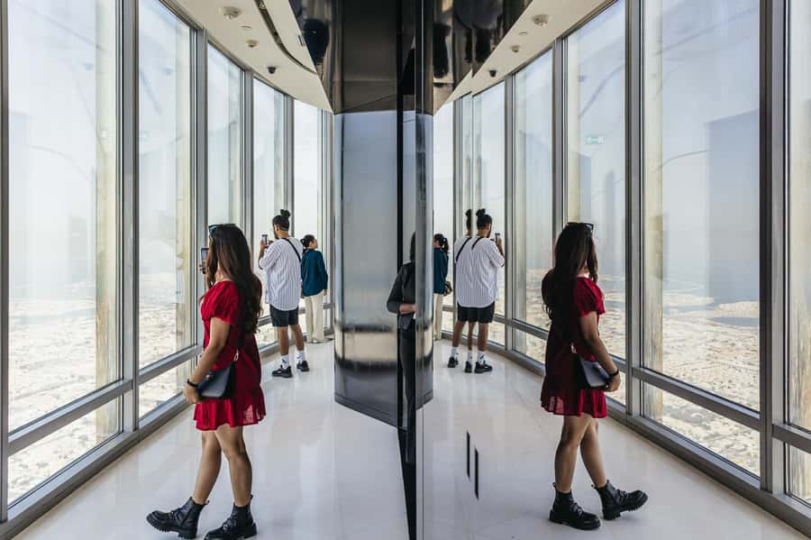 Dubai: Burj Khalifa Sky Level 148, 124, & 125 Entry Ticket - SKY Lounge to 148th Floor: Snacks, Projections, and the Calm Start