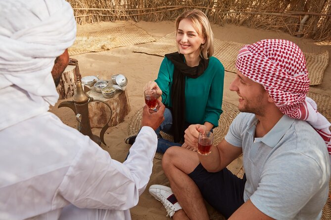 Dubai: Camel Caravan, Bedouin Breakfast with Al Marmoom Oasis - Bedouin breakfast at an Al Marmoom oasis setting