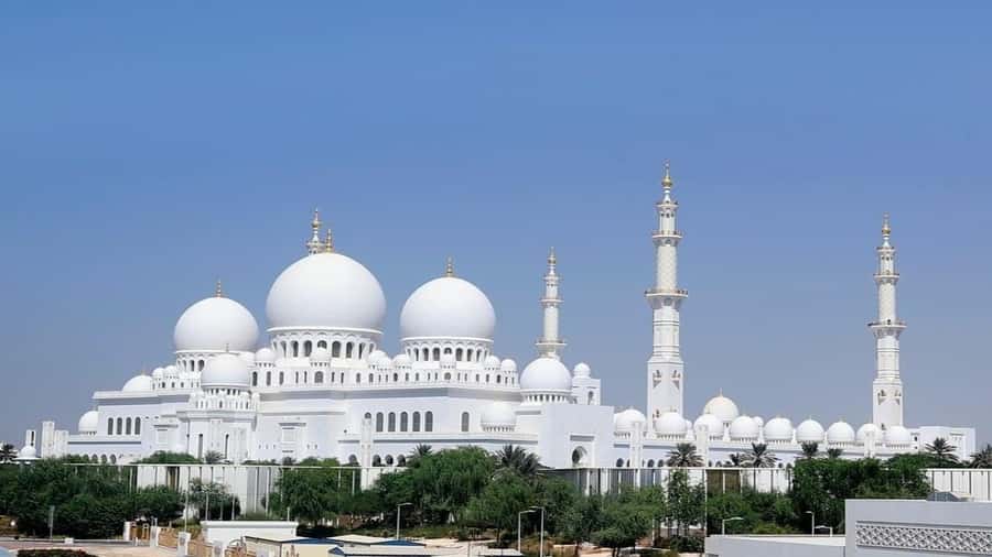 Dubai: Combo Abu Dhabi Grand Mosque tour & Dubai City tour - Sheikh Zayed Grand Mosque: what makes the morning work