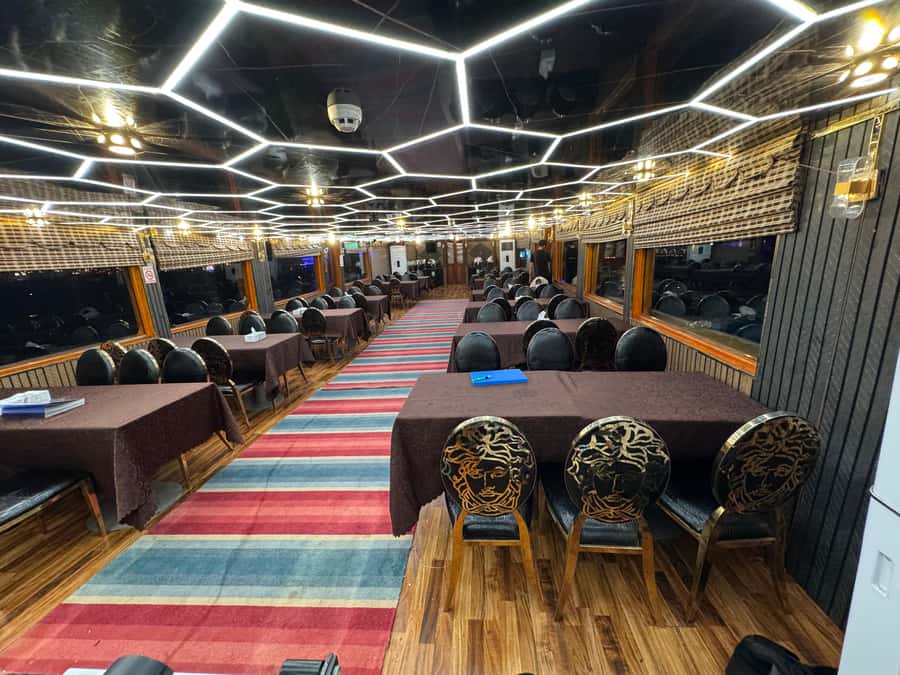 Dubai Dhow Cruise Creek,Marina Shows,Buffet & Drinks options - The buffet reality check: Arabic and international, plus vegetarian options