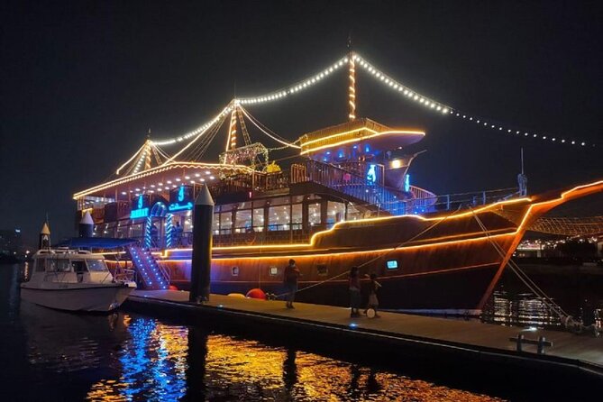Dubai Dhow Cruise Dinner Al Seef Creek Multicusine - Group size up to 181: how to keep it comfortable