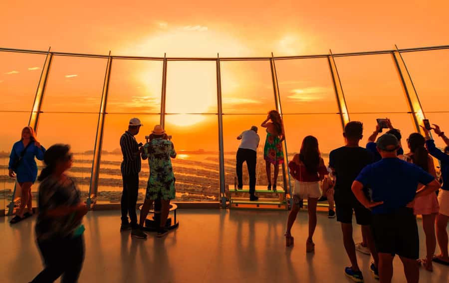 Dubai: Dinner at The View the Palm Observatory - Lolli Restaurant on Level 52: what the 3-course Italian meal feels like