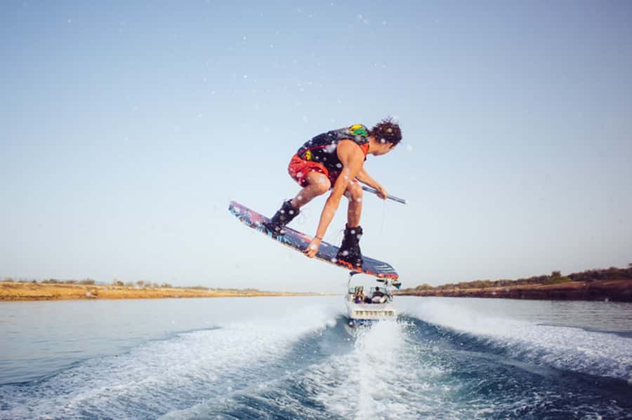 Dubai: Dubai Marina Wakesurfing or Wakeboarding Experience - Where you meet at Wake2Wake and what happens first