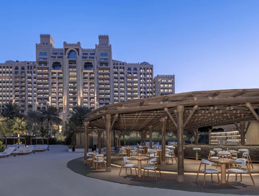 Dubai: Fairmont the Palm Pool and Beach Access - Pool Lounging, Smooth Switching Between Swim and Shade