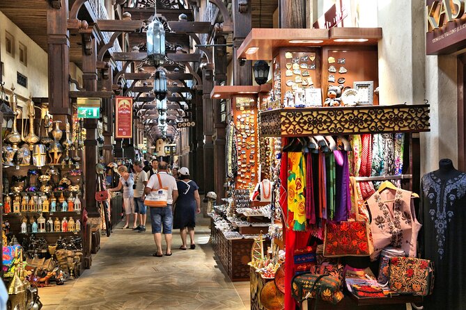 Dubai: Frame Tickets, Creek, Souks & Blue Mosque Guided Tour - Dubai Frame with optional tickets, the best payoff for contrast