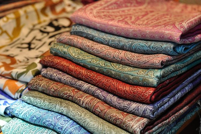 Dubai Full-Day Spanish Language Tour - City of Contrasts - Souks by Dubai Creek, Spice and Gold with real-world aromas