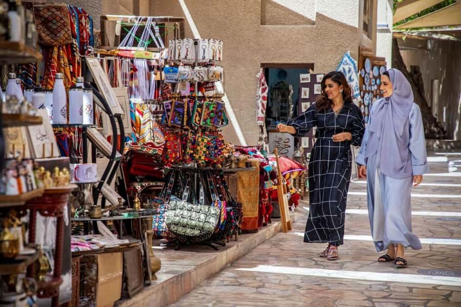 Dubai Full-Day Tour: Mosque, Souks, Burj Khalifa photo stop - Gold Souk and Spice Souk, shopping and snack-market energy