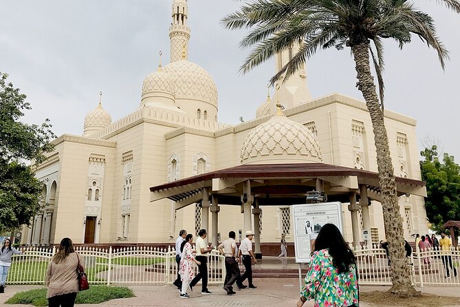 Dubai Full Day Tour with Entry Ticket to Burj Khalifa at the Top - New Lewan Islamic Art Gallery and other shopping stops: how to handle them