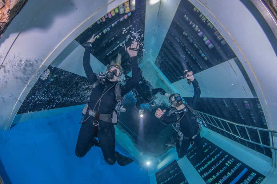 Dubai: Guided Scuba Dive for Certified divers at Deep Dive - Indoor Scuba in Dubai’s Deepest-Pool Setting