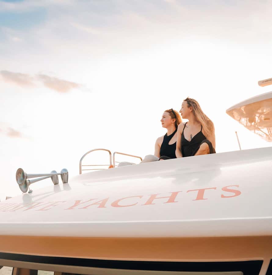 Dubai Harbor: Luxury Yacht Tour with BBQ Options - How the 2-Hour Cruise Reaches Palm Jumeirah and Burj Al Arab