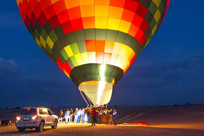 Dubai Hot Air Balloon Ride with Breakfast, Falconry & Camel Ride - Stop 1: the balloon flight over Dubai landmarks (40 to 70 minutes in the air)