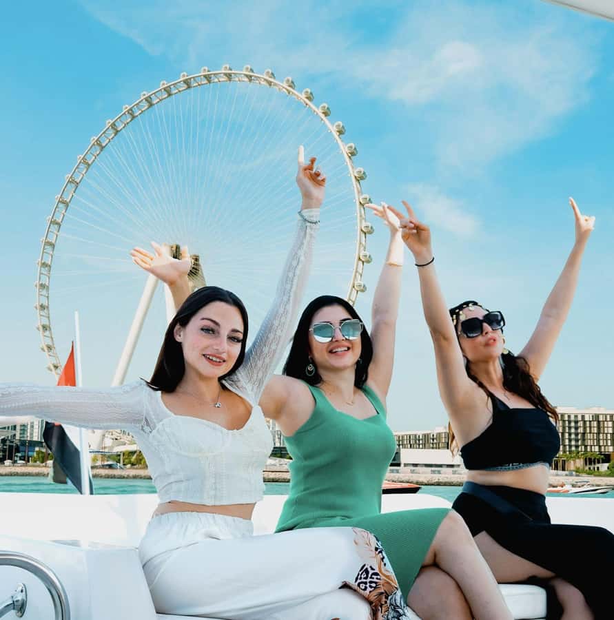 Dubai: Instagrammable Yacht Tour with Drinks & Ain/JBR Views - Who this Dubai Marina yacht tour suits best