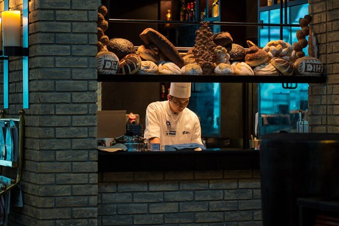 Dubai International Airport (DXB) T3/T1/T2 VIP Lounge Access - Food, Alcohol, and Halal-Friendly Options That Matter